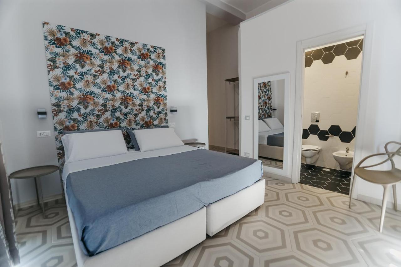 Domus Marina Rooms เนเปิลส์ ภายนอก รูปภาพ