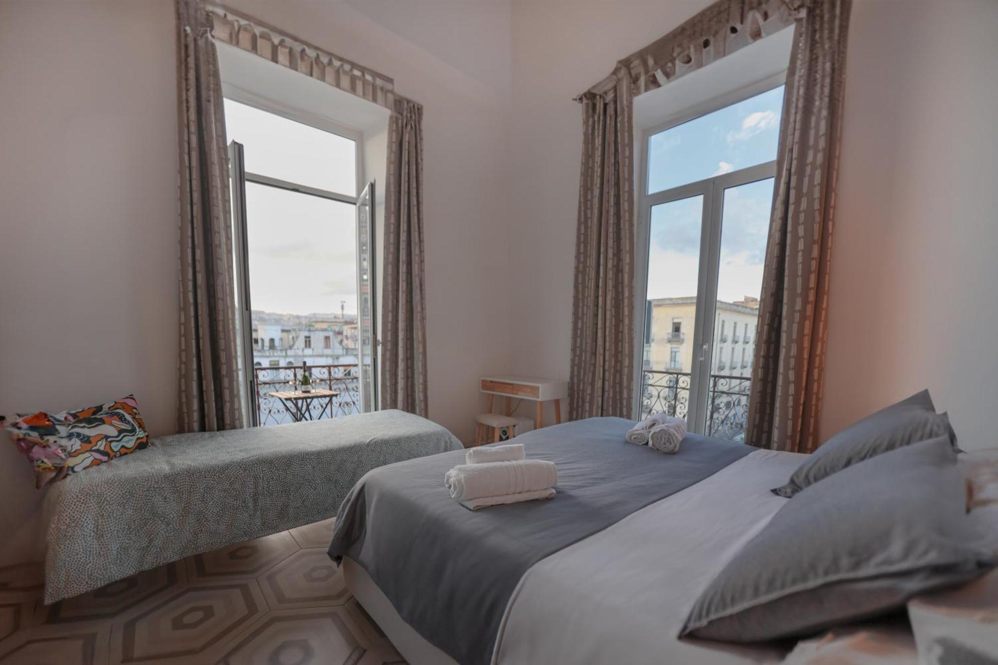Domus Marina Rooms เนเปิลส์ ภายนอก รูปภาพ